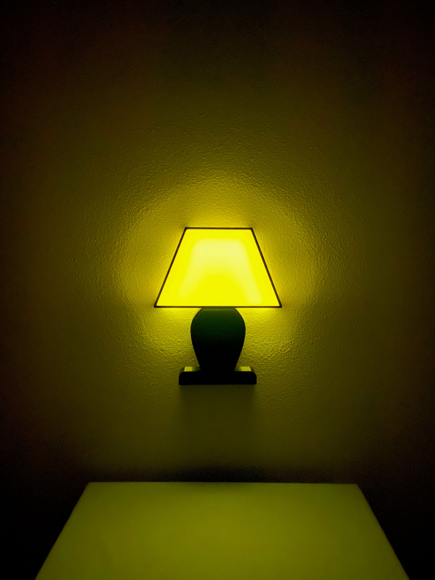 Iconic 2D Wall Lamp, Yellow/Blue, On