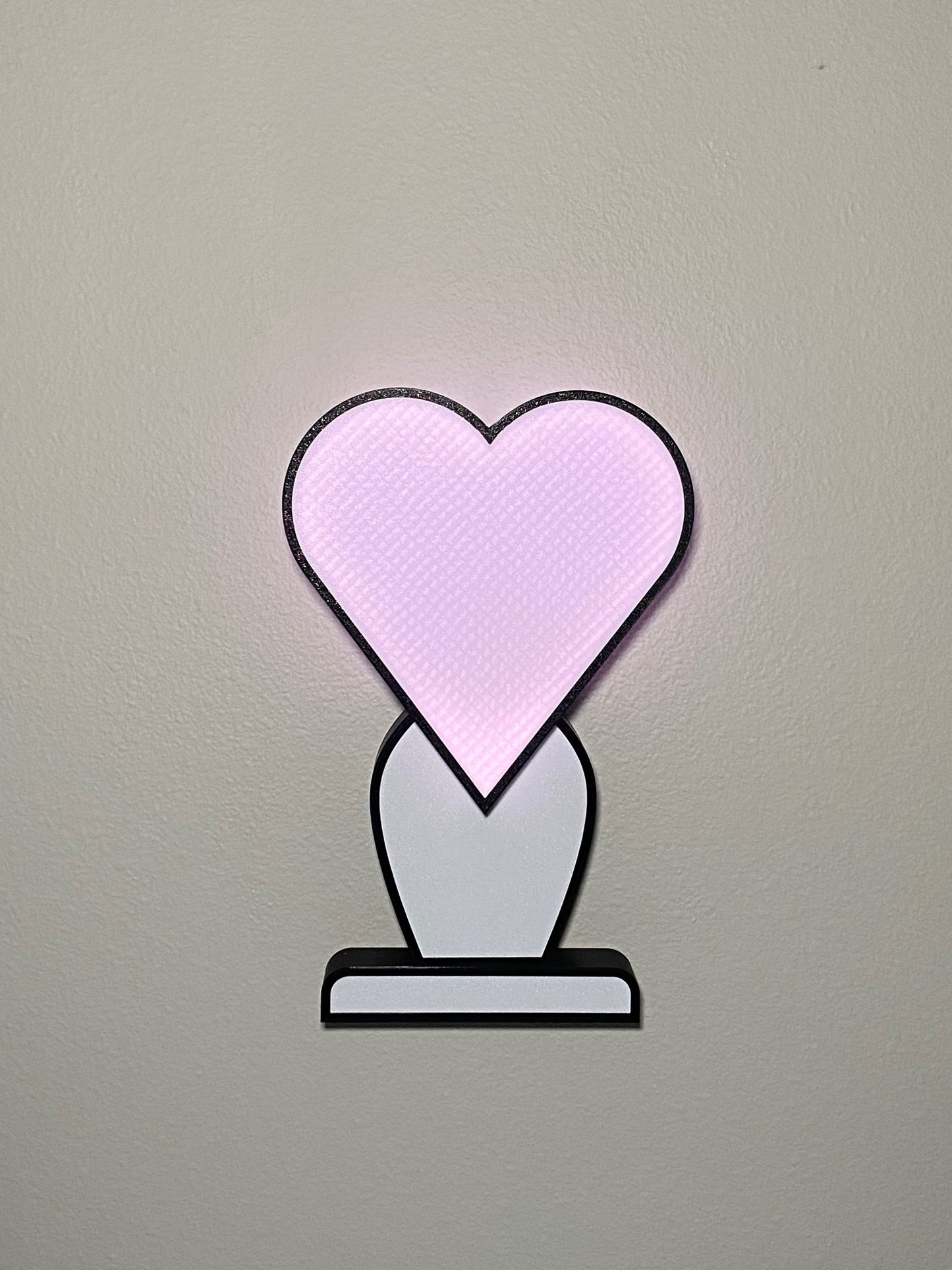 Iconic 2D Heart Lamp, Pink/White, On