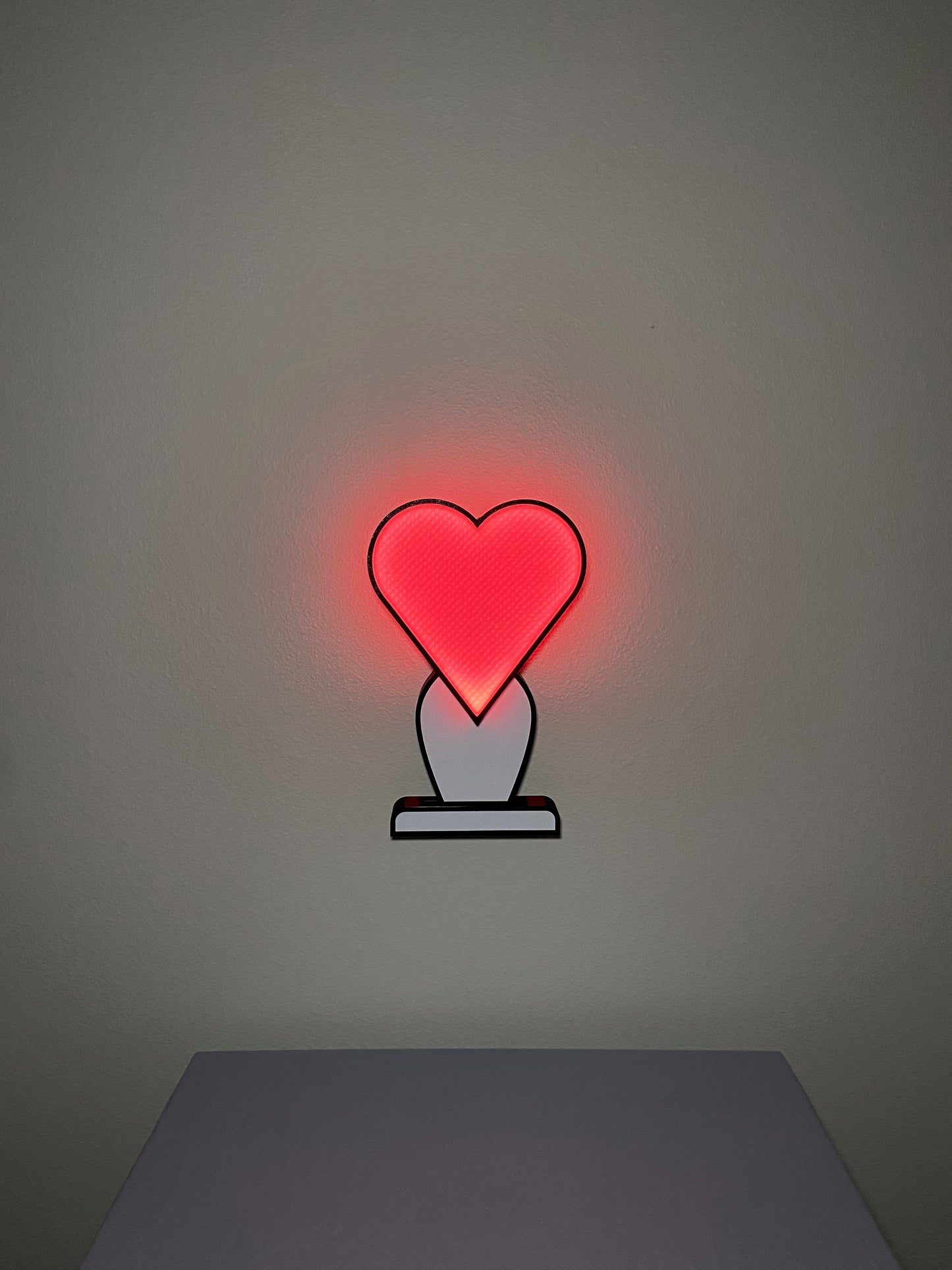 Iconic 2D Heart Lamp, Pink/White, On