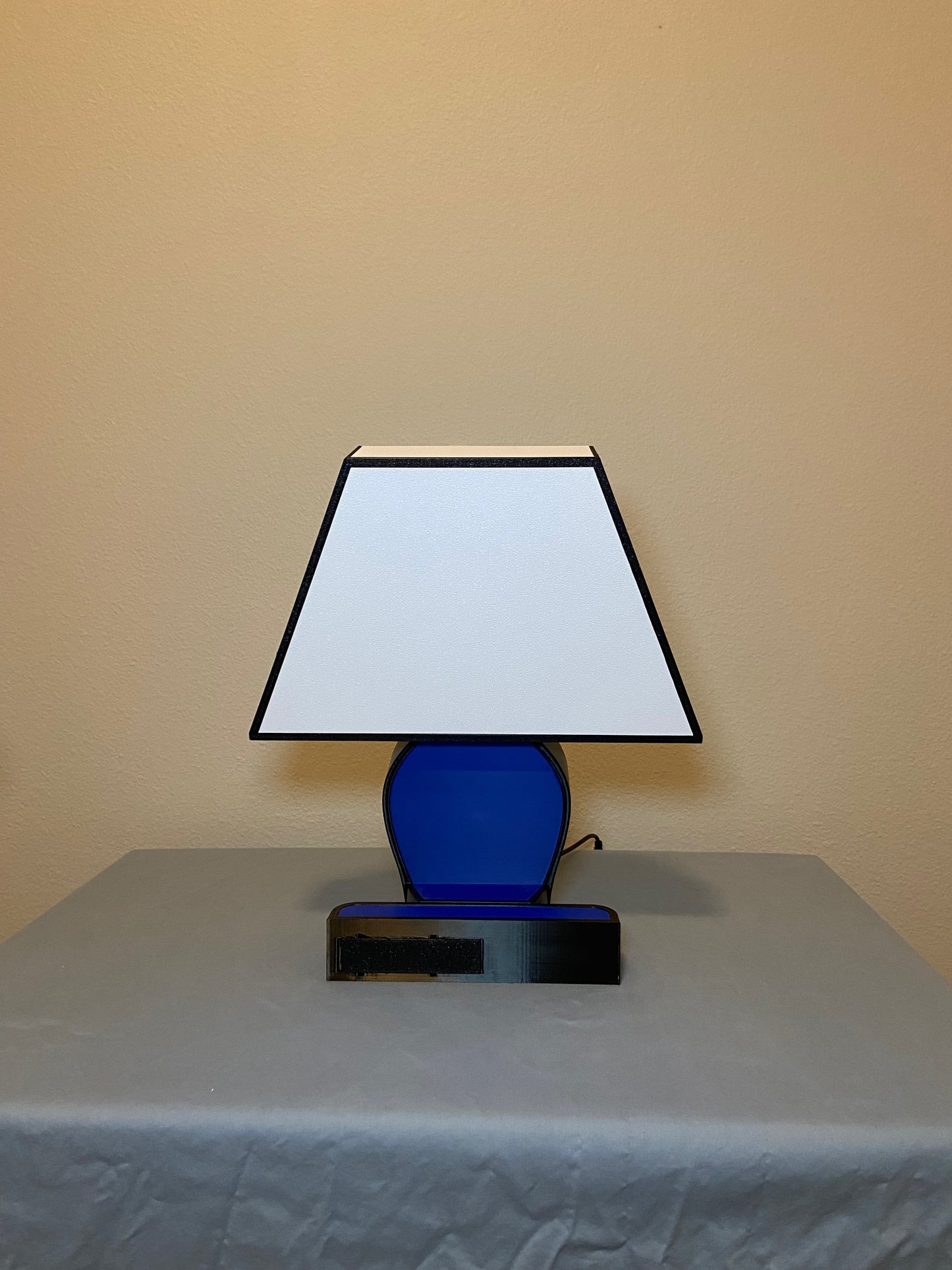 Iconic Folded Desk Lamp, White/Blue, front view