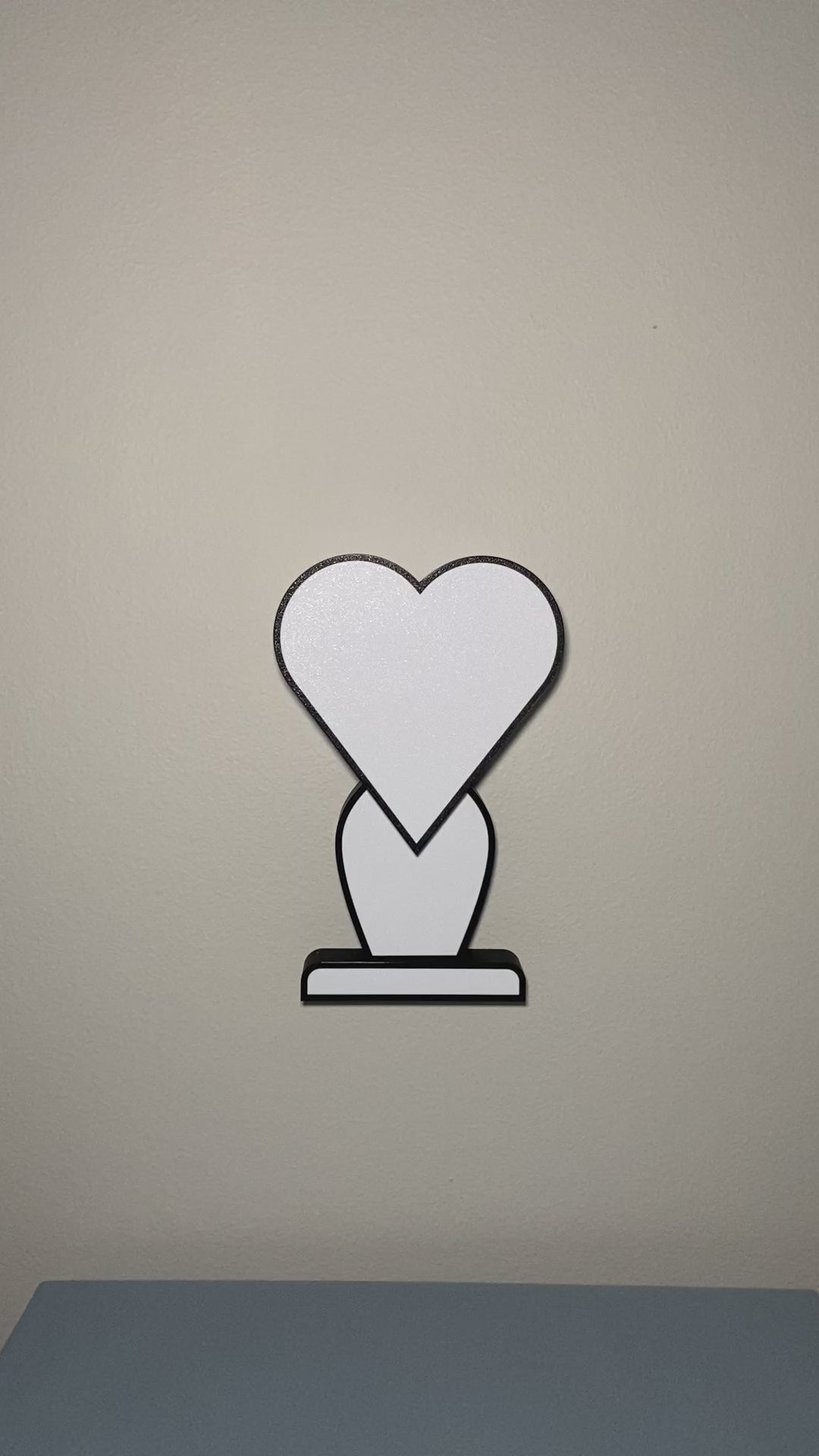 Iconic 2D Heart Lamp, White/White